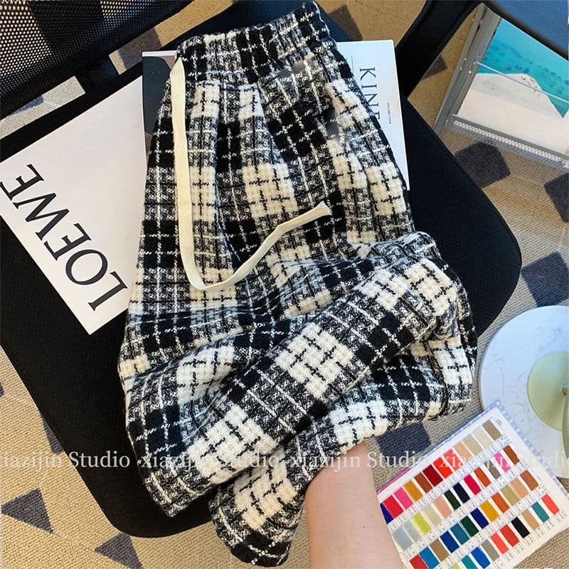 Winter Wide-Leg Pants for Women, New Fall/Winter Fleece-Lined Retro Loose Black and White Straight Casual Slimming Plaid Pants