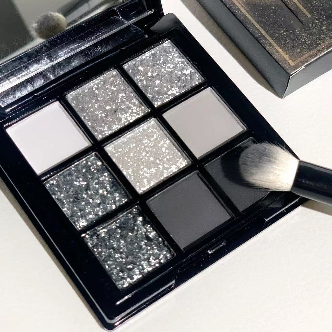 MUGELEEN Black Swan Nine Color Punk Cement Light European and American Eyeshadow Palette Dark Sweet Cool Pearlescent Fine Sparkle Smoked Palette