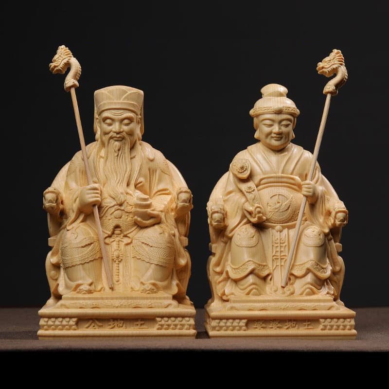 Finely carved cypress wood earth public land mother-in-law protects safety and worships the good fortune and righteousness solid wood one-piece carved blessing ornaments