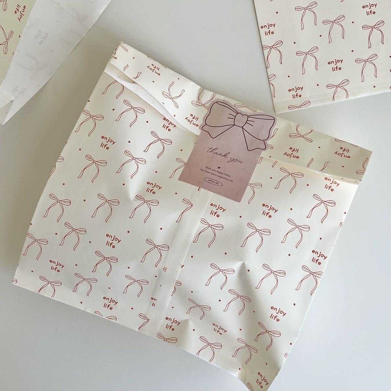 New ins style kraft paper bag for women to send birthday gifts to best friends, holiday gift storage bags