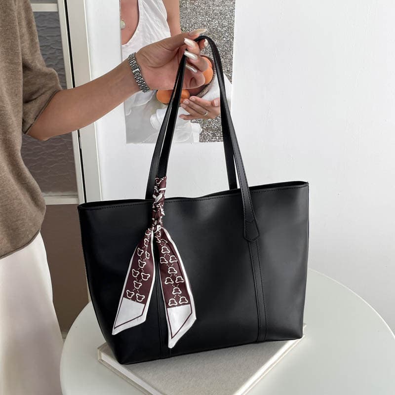 2026 Large Capacity Single Shoulder Bag Casual Minimalist Commuter Tote Bag College Student Backpack Elegant Underarm Bag