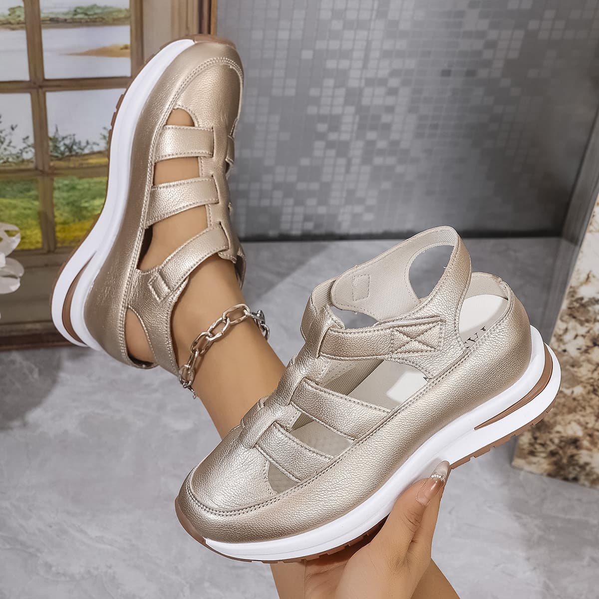 Hollow casual sandals for women's outer wear 2025 summer new versatile thin platform thick sole inner height increasing shoes for women
