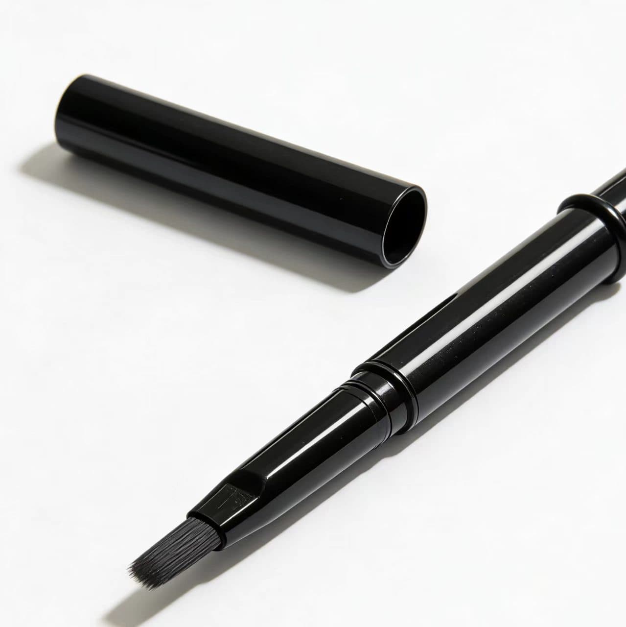 Factory direct sales of disposable convenient lip brushes, lipstick brushes, eye shadow brushes, beauty tools