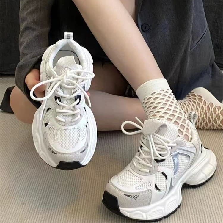 Lightweight Running Shoes for Women 2024 Spring New Mesh Campus Style Agam Dad Shoes Versatile Casual Trendy Sneakers