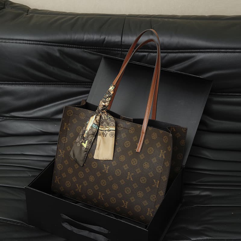 Large Tote Bag for Women, High Capacity 2025 New Trendy Autumn Winter Premium Shoulder Bag, Niche Design Handbag