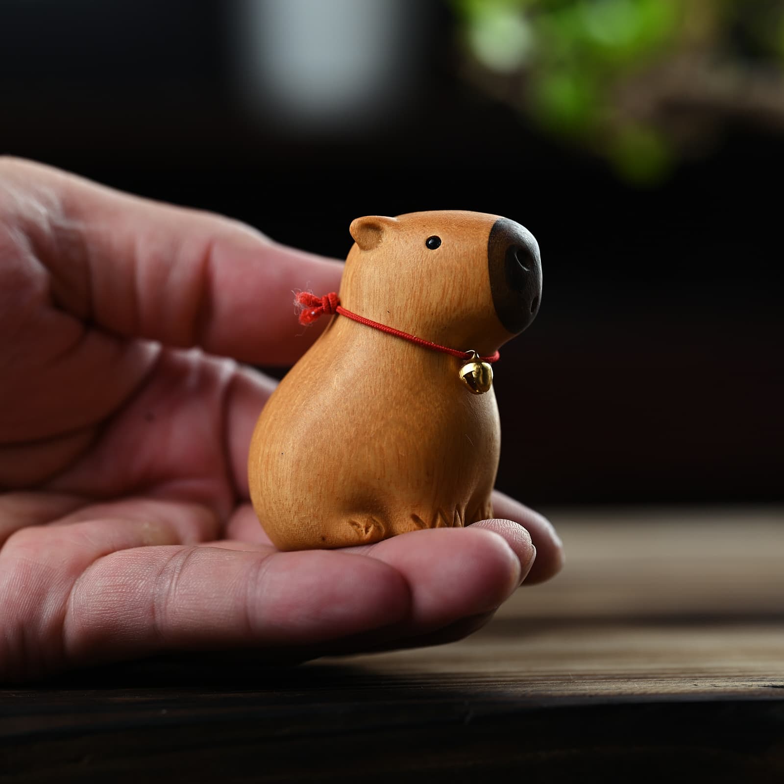 Capybara Golden Sandalwood Portable Plaything Hand Piece, Stress Relief Healing Creative Home Simple Wooden Desktop Decor