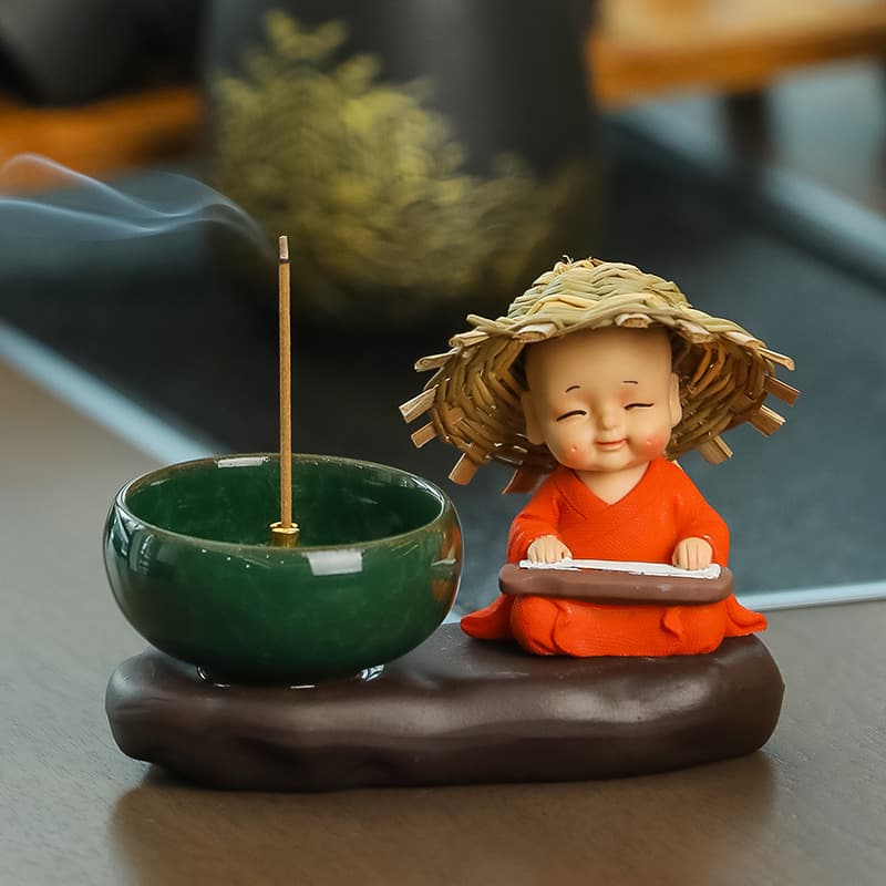 Ruijie Creative Cute Straw Hat Monk Zen Aromatherapy Burner Desktop Ornament Decoration Sandalwood Agarwood Incense Holder Incense Stand