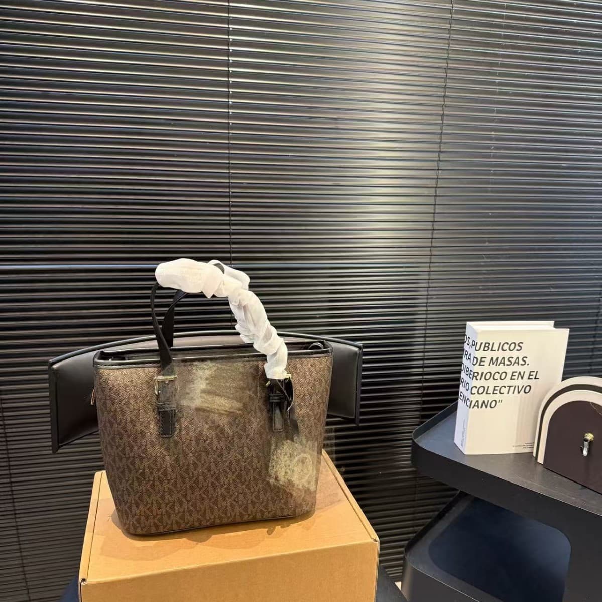 2025 New M Home Mini One-shoulder Vegetable Basket Portable One-shoulder Crossbody Women's Bag Casual Presbyopic Tote Bag Light Luxury