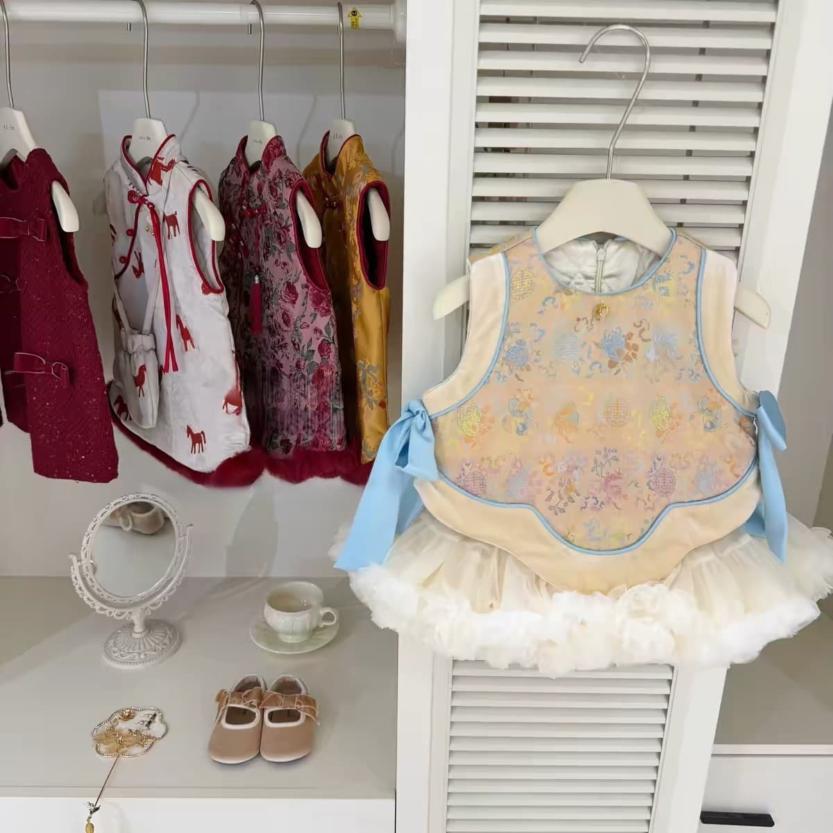[Tian Xiaosi] New Year's wear winter baby girl gold woven vest new Chinese style Tang suit retro gold style Hanfu