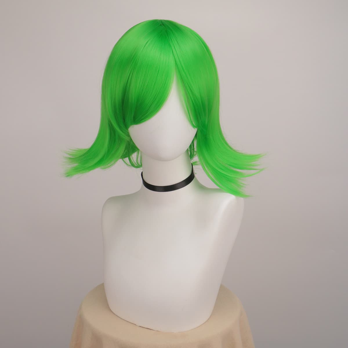 Green Short Hair Style Wig Special Agent Cross Stitched Natural Looking Hair for Any Skin Color And Face Shape Fashionable