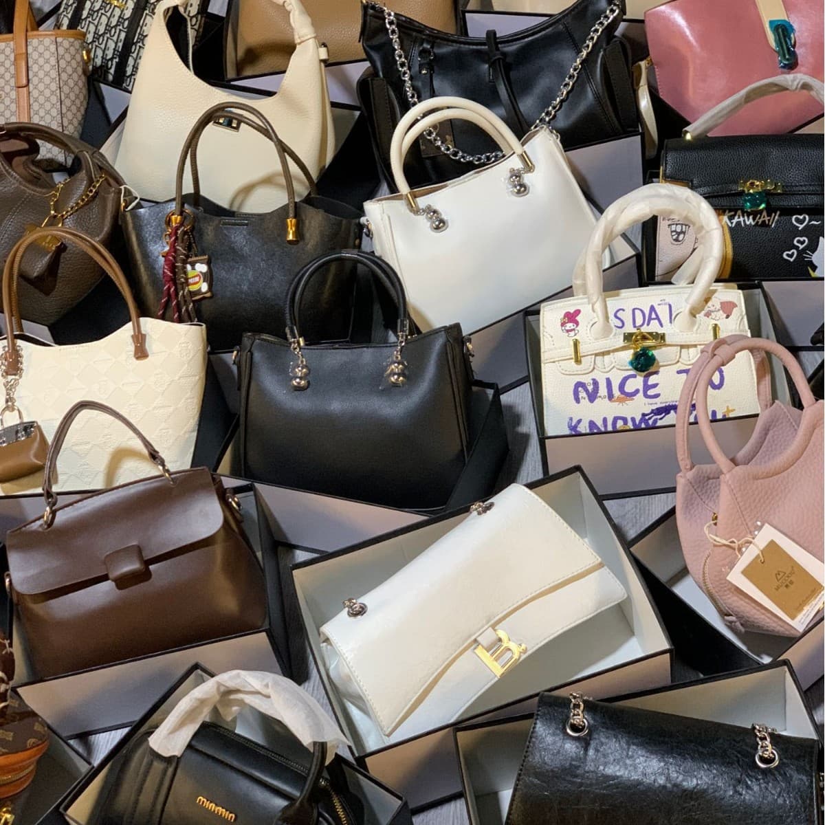 2025 New Style Brand Women's Handbags, Foreign Trade Overstock Inventory Wholesale, Cross-border Live Stream Women's Single Shoulder Bag, Original Packaging
