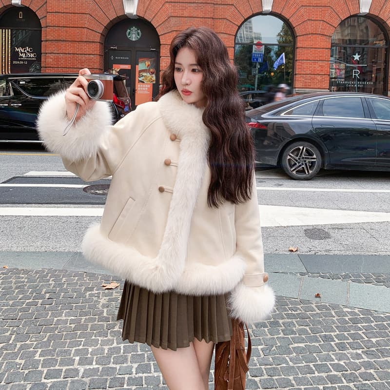 Beige Premium Faux Fur Patchwork Down Jacket for Women 2025 Winter New White Duck Down Lining Faux Fur Coat