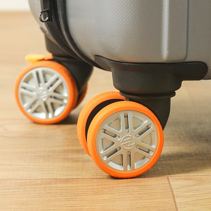Eight-pack Amazon bestseller suitcase caster protectors, noise-reducing pull-case wheel covers, shock-absorbing protective sleeves.