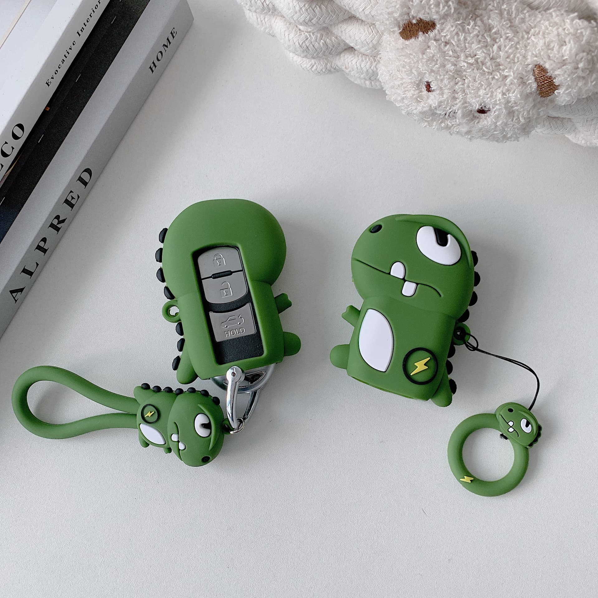 Suitable for Mazda Car Key Cartoon Silicone Protective Cover Anti-Fall and Anti-Lost Key Pendant