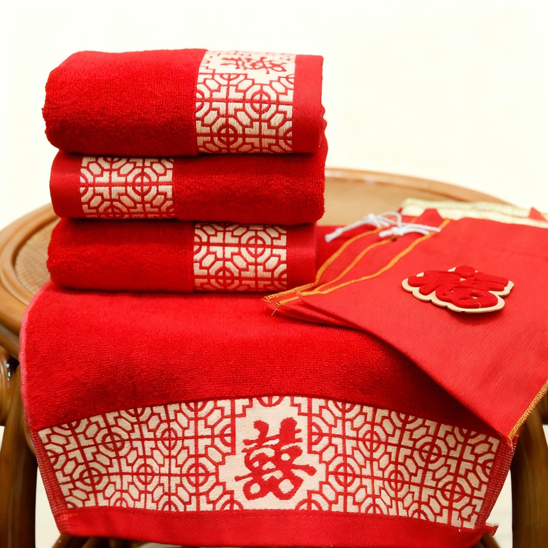 Wholesale pure cotton red "double happiness" character towels, absorbent and lint-free, red towels for wedding celebrations, customizable logo face towels