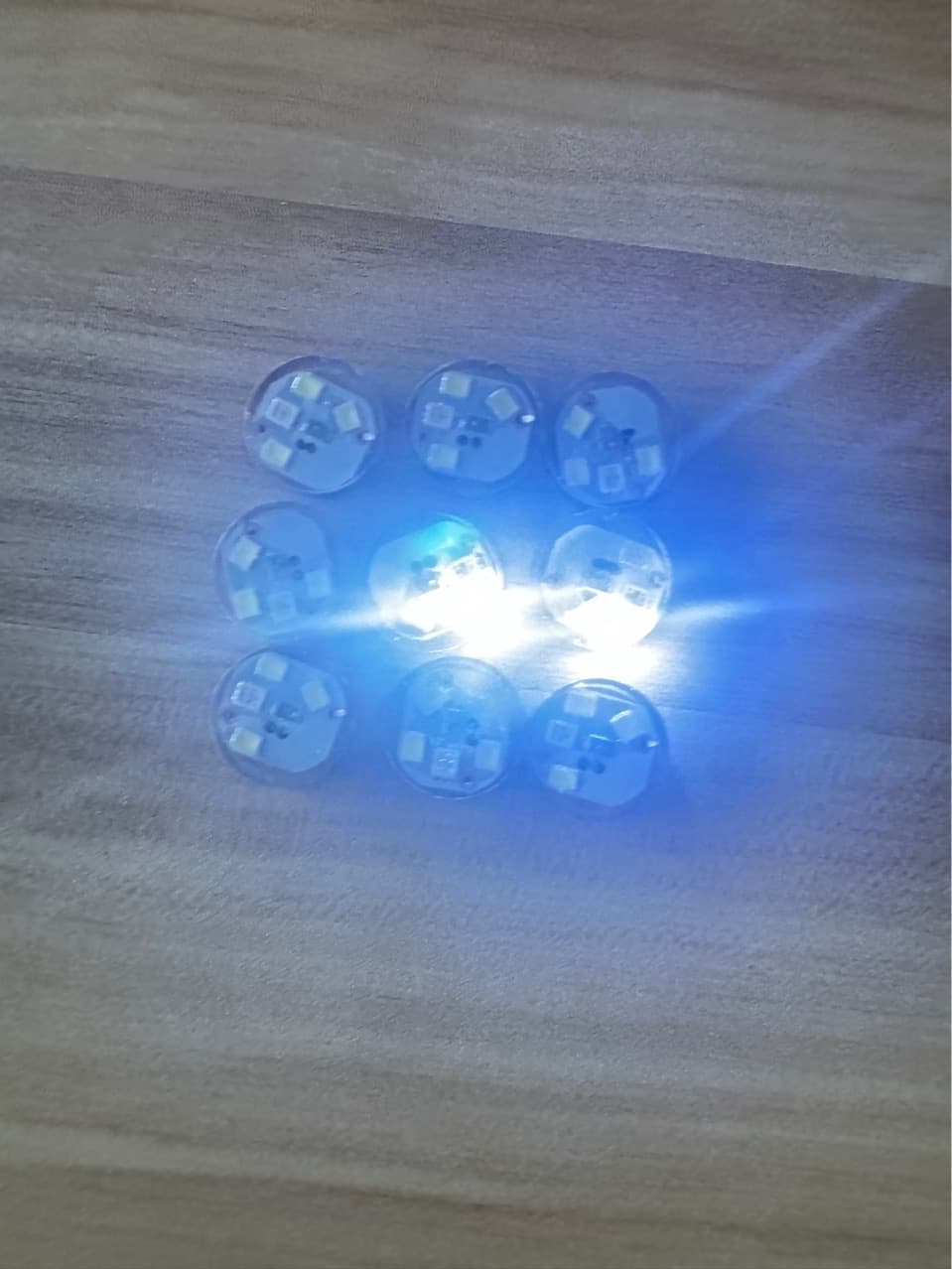 Specialized in advertising towel accessories with LED towel lights, button lights, craft hand-waving sticks, and promotional towel illumination