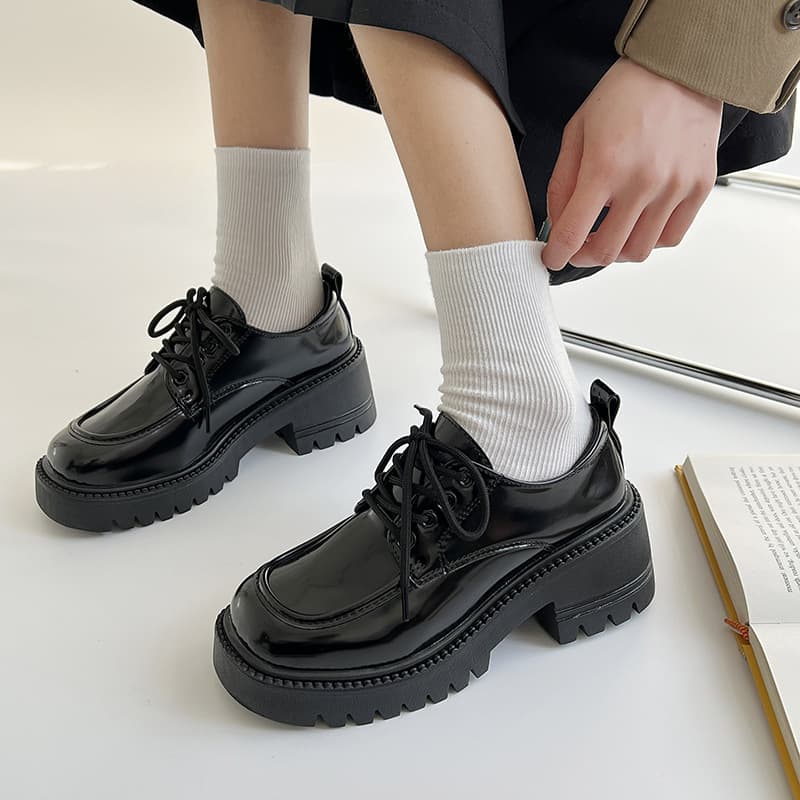 Thick sole black leather shoes for women, British style, 2023 spring new Japanese JK shoes, retro lace-up chunky heel flats