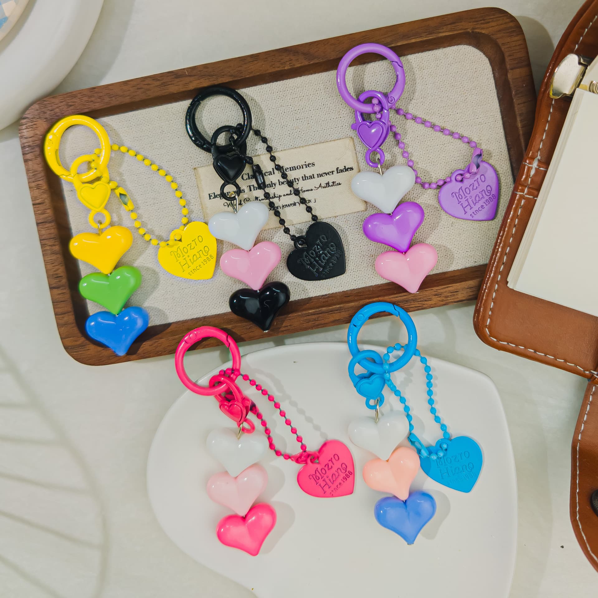 Acrylic Heart Shaped Keychain F52 Spring Dragon Chain Geometric Shape Mobile Phone And Earphone Protective Cover Decoration