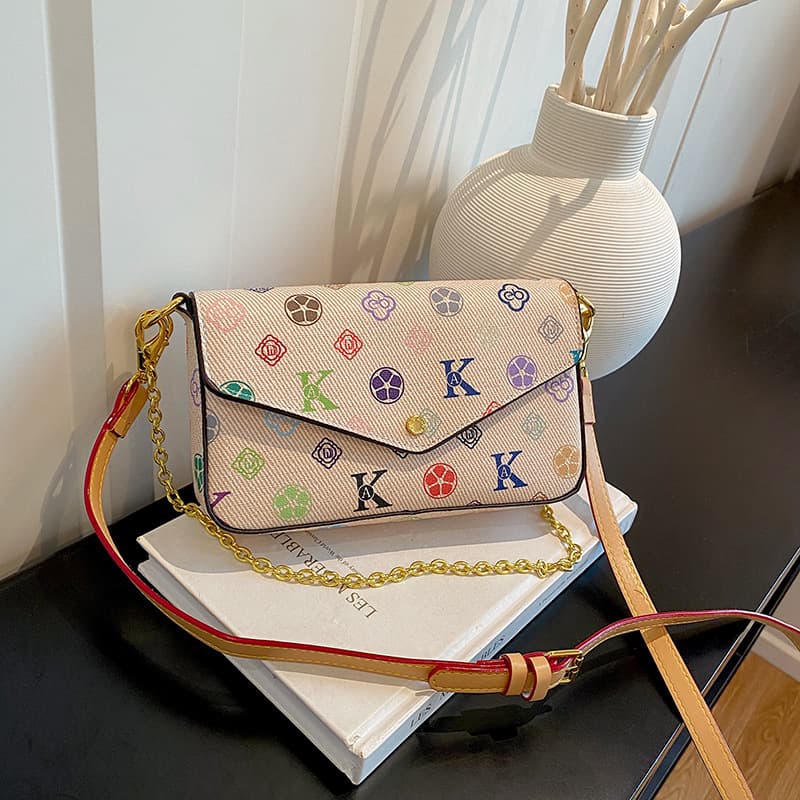 2026 New High-Looking Small Bag Women's Envelope Bag Contrast Color Fashion Versatile Temperament Three-Color Single Shoulder Small Crossbody Bag