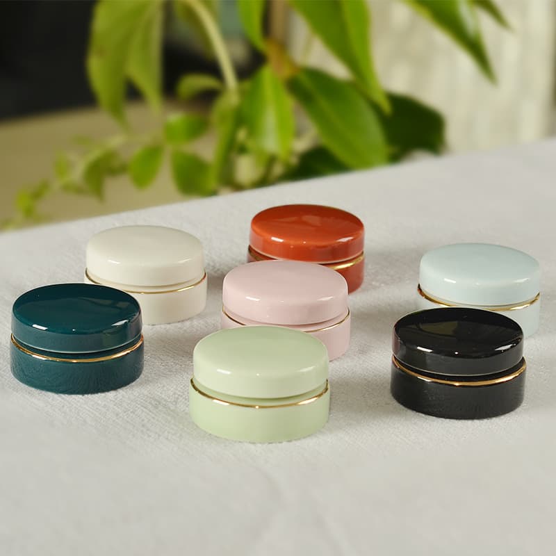 Small ceramic airtight packaging jar with rotating silicone tube for face cream, face powder, blush, and lipstick refills.