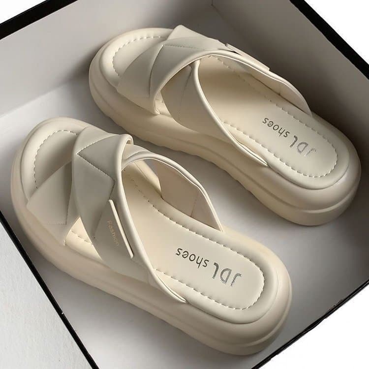 Fashionable Outdoor Sandals for Women 2025 New Korean Style Thick Sole Cross Strap Sandals Premium Casual Beach Sandals
