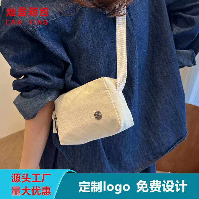 Light, casual, simple women's shoulder bag, portable, stylish, small square bag for going out, niche commuting, high-end messenger bag