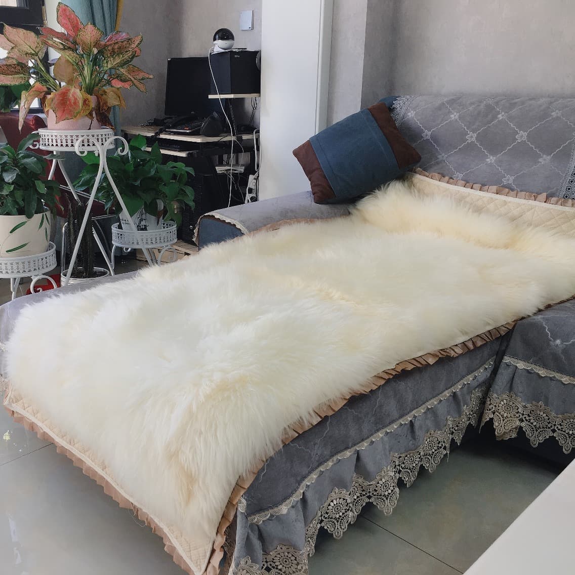 Xinjiang wool blankets, whole sheepskin wool blankets, single/double sheepskin rugs, genuine wool, fake one will be compensated tenfold.