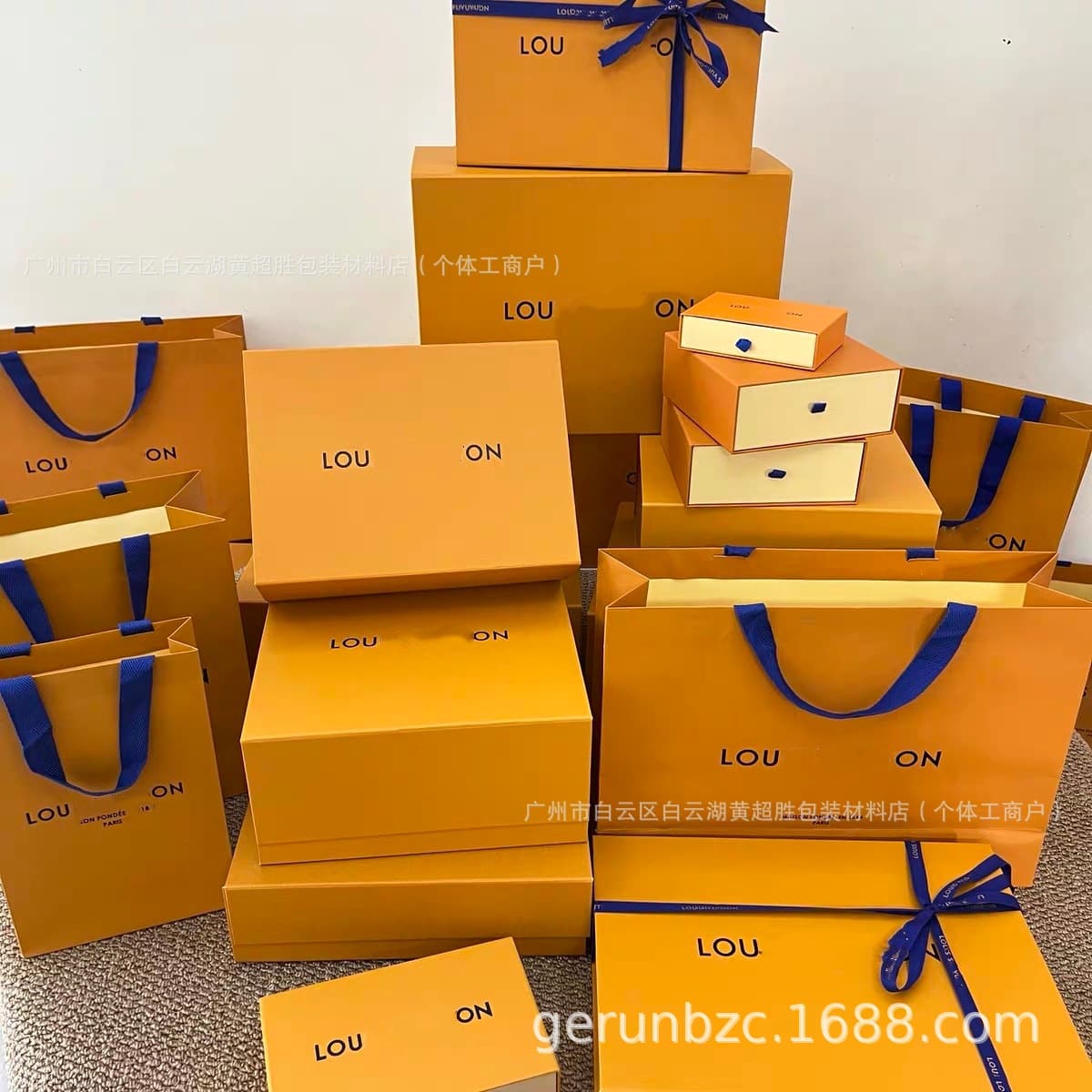 Spot big brand L's Lvjia original scarf box clothes gift box bag box gift bag handbag full set of packaging