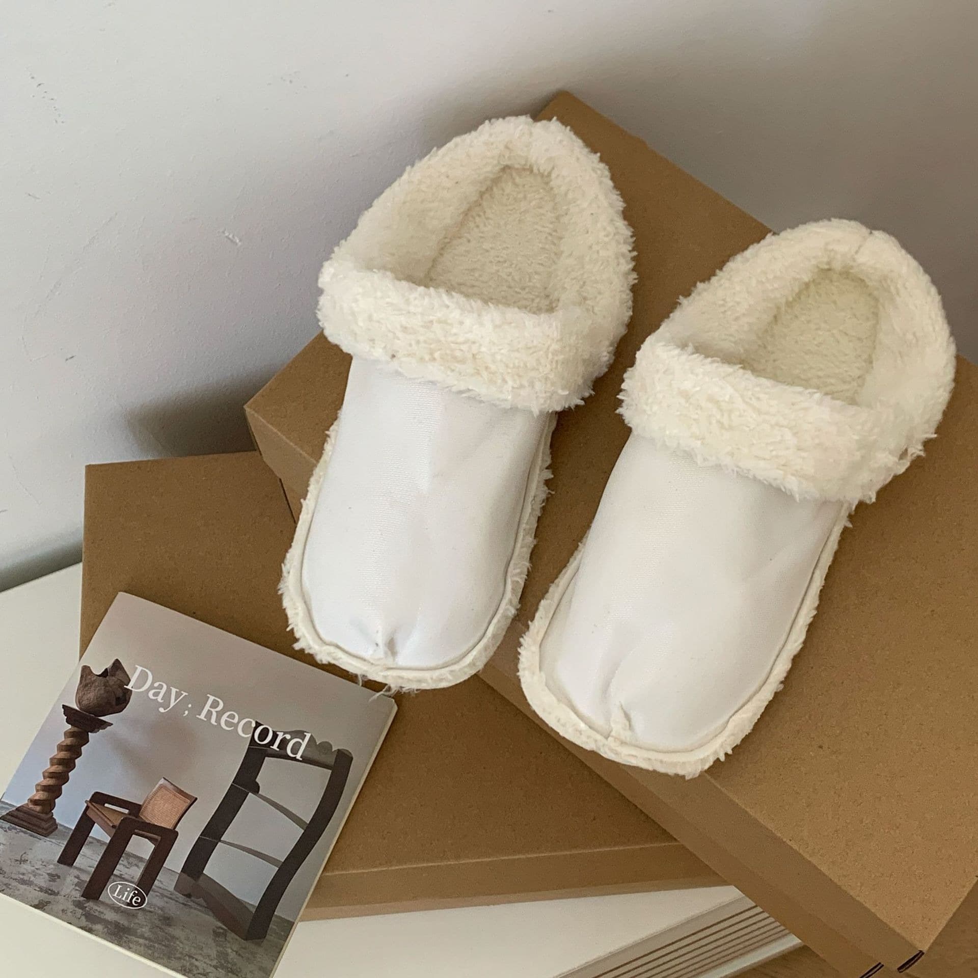 2024 autumn and winter warm shoe covers, thickened soft plush covers, detachable cotton covers, fashionable and versatile slipper inner liners and accessories.