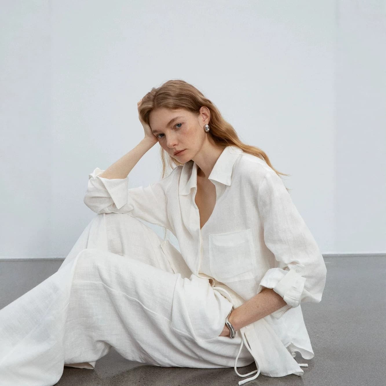 COUNTONMF Relaxed & Casual Comfortable V-Neck Linen Shirt Loose Fit Simple Sun-Protection Long-Sleeve Blouse