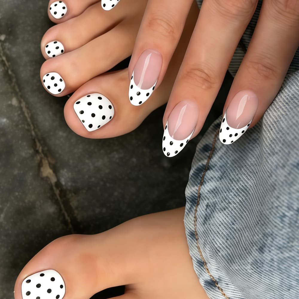 Cross-border Hot Selling Fake Nail Set White Base Black Polka Dot French Style Simple Cute Removable Wearable Nails Whitening Manicure