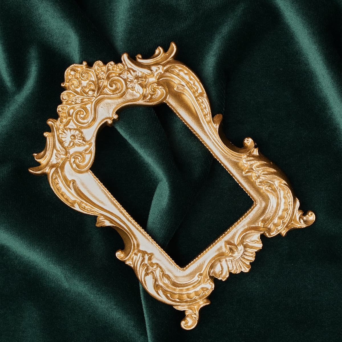 Matching white and golden resin photography props for family photo decoration and photography props