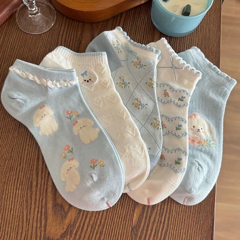 Zhuji factory wholesale spring and summer new forest-style floral short tube socks, dog socks, blue and white series, 3D embossed socks