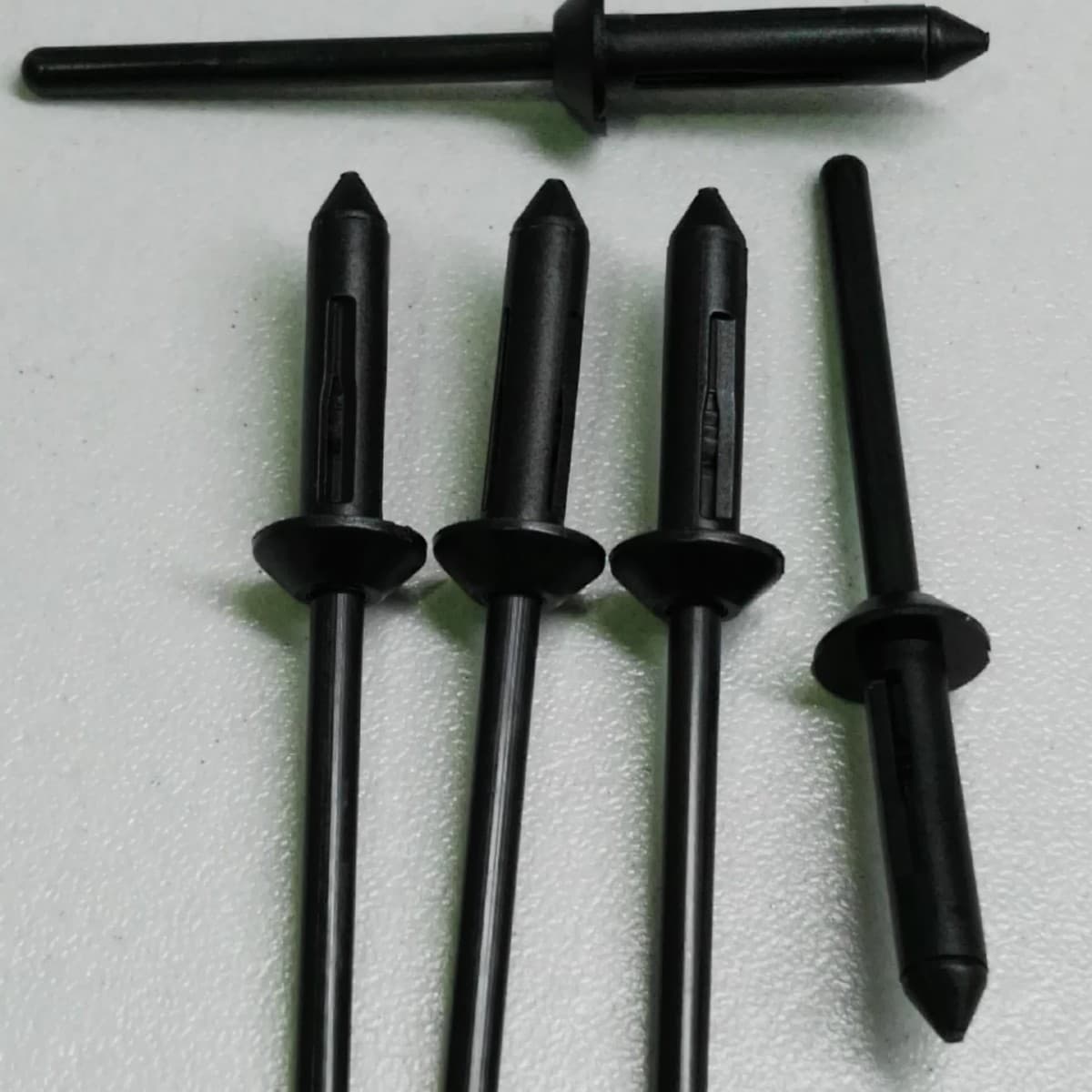Eco-Friendly Black Plastic Pull-Type Rivet Positioning Grommets G49060810, Blind/Lantern Rivets