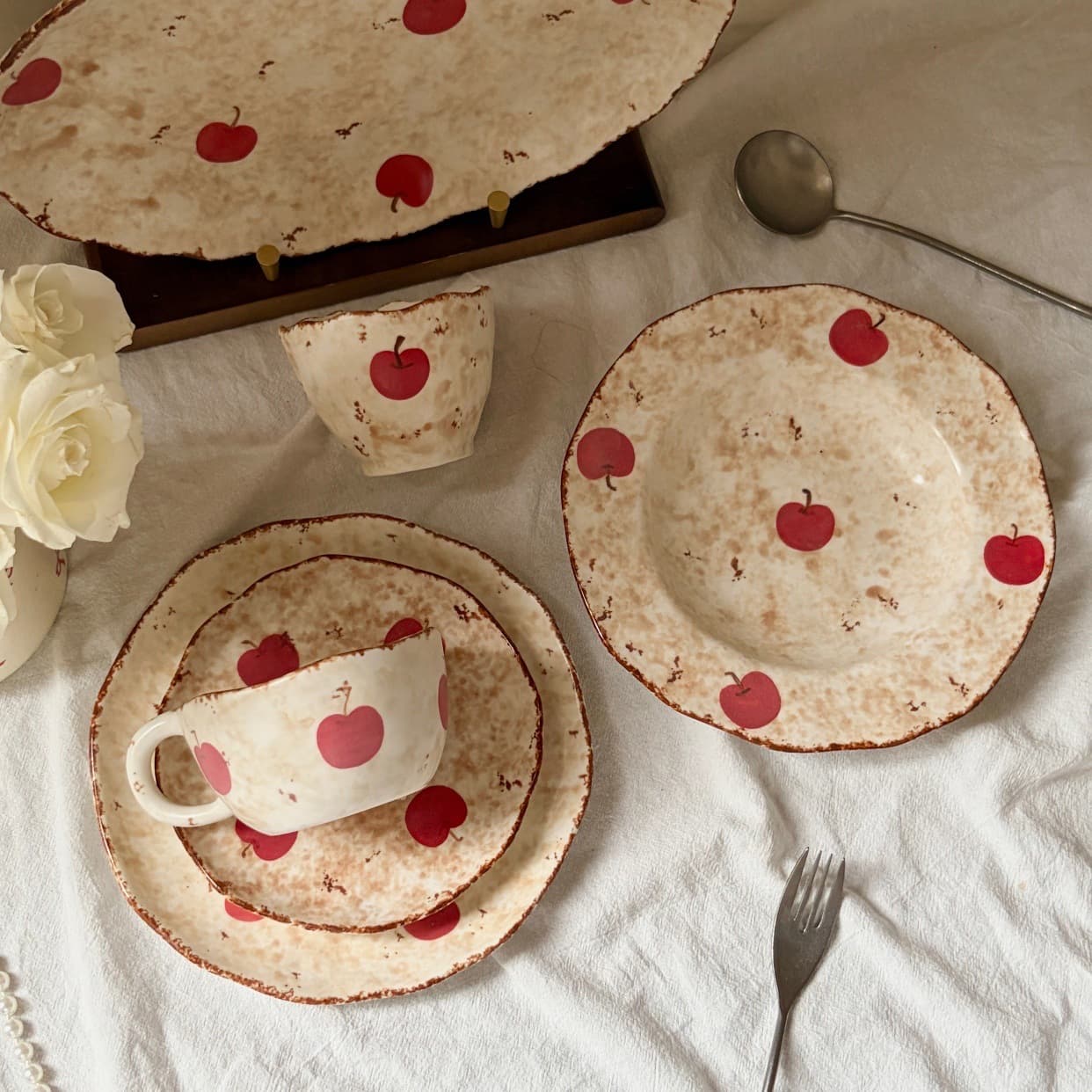 Retro cute hand-kneaded ceramic coffee cups and saucers set hand-painted apple sesame glaze cup dinner plate soup plate