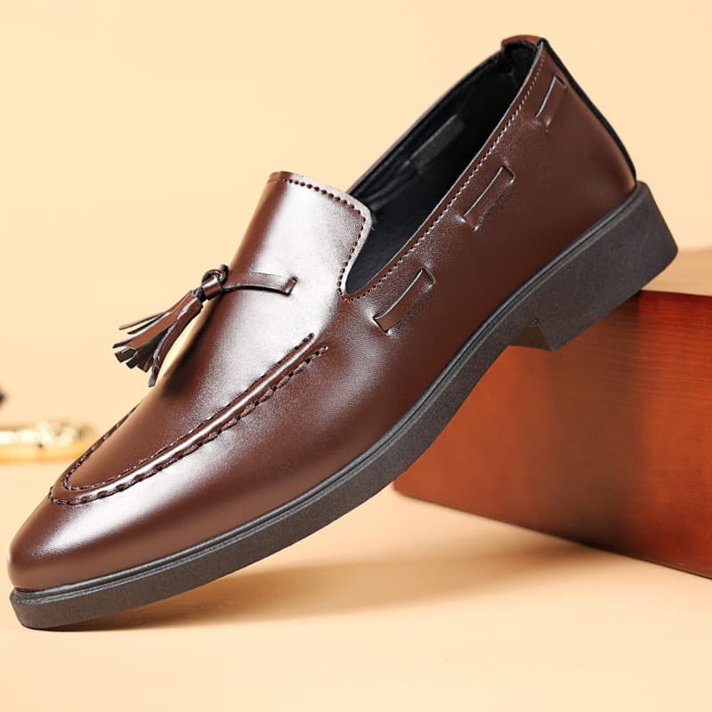 Cross-border plus-size men's shoes, British style casual leather shoes, loafers with tassels, slip-on shoes.