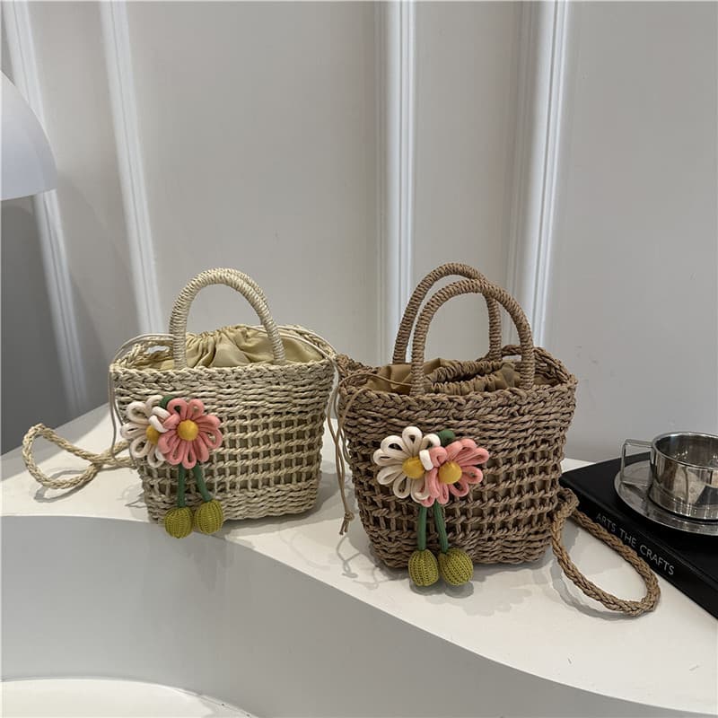 2025 New Summer Handwoven Bag for Women Beach Vacation Straw Crossbody Bag Fashionable Niche