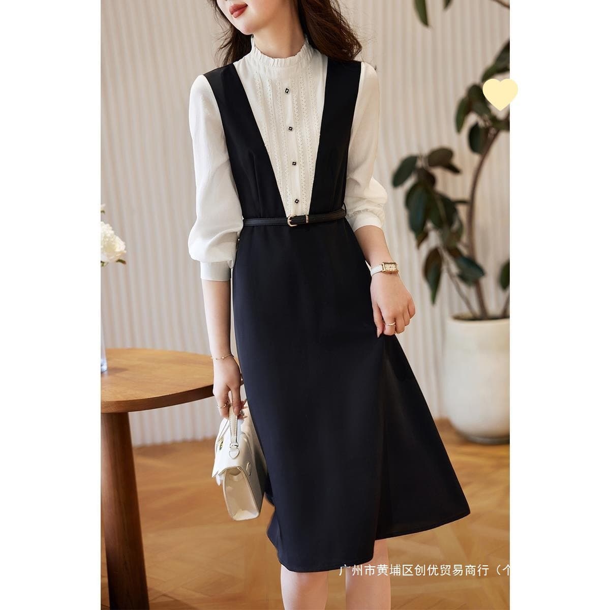 Women's Elegant Contrast Panel Dress with Graceful Front, Plus Size Slimming Fake Two-Piece Lace Autumn 2025 Palace Style