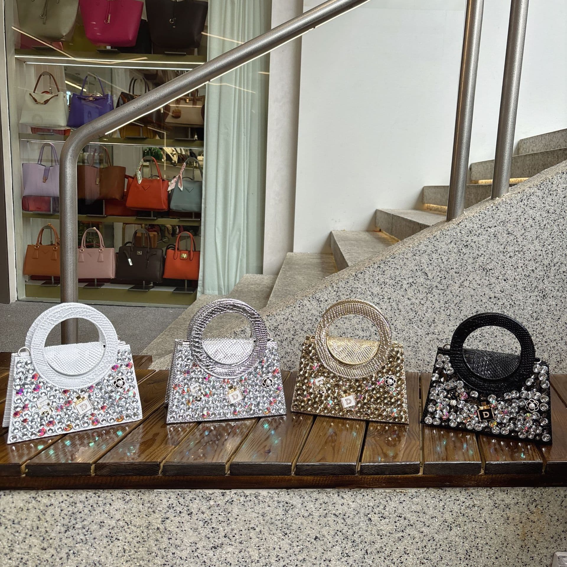 2025 new cross-border diamond-filled evening bag, high-end rhinestone evening bag, hand-held cross-body diamond bag, sequined wedding bag