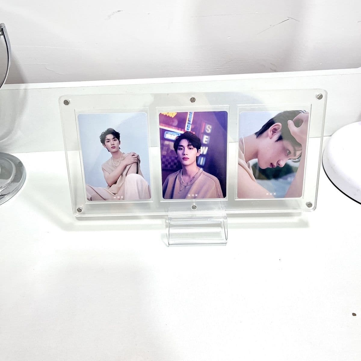 Acrylic transparent ins magnetic photo frame card brick Korean small card card brick idol photo clip desktop strong magnetic table