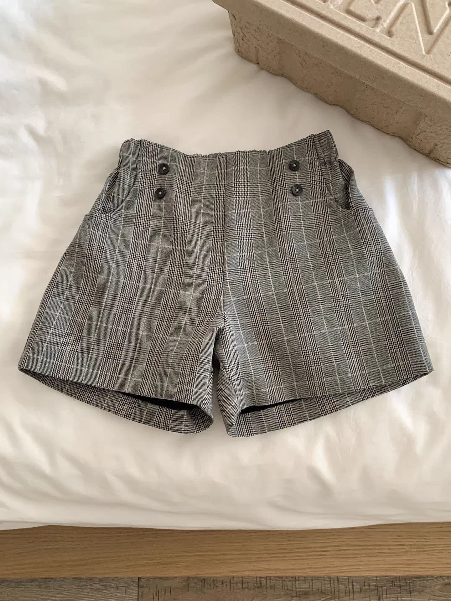 Girls' pants 2026 spring new children's classic British style shorts baby casual versatile five-point pants