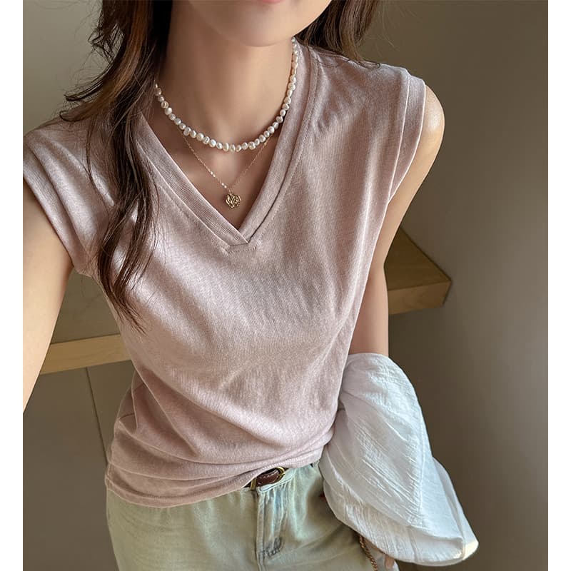 Spring and Summer Basic Versatile Sleeveless Vest for Women, New Fashionable and Stylish Loose Fit, Sleeveless, Figure-Flattering V-Neck Tank Top