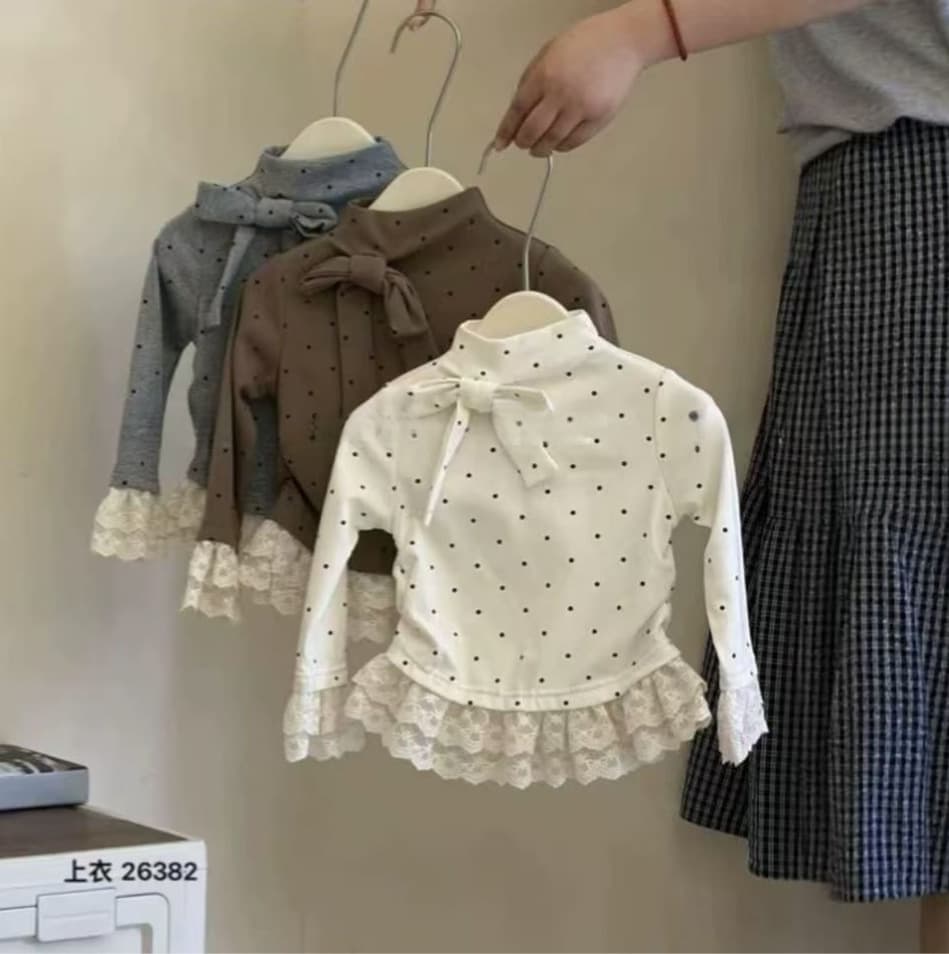 Girls Spring Autumn Casual Basic Top, Polka Dot Long Sleeve Kids Shirt with Lace Hem, Stylish T-Shirt