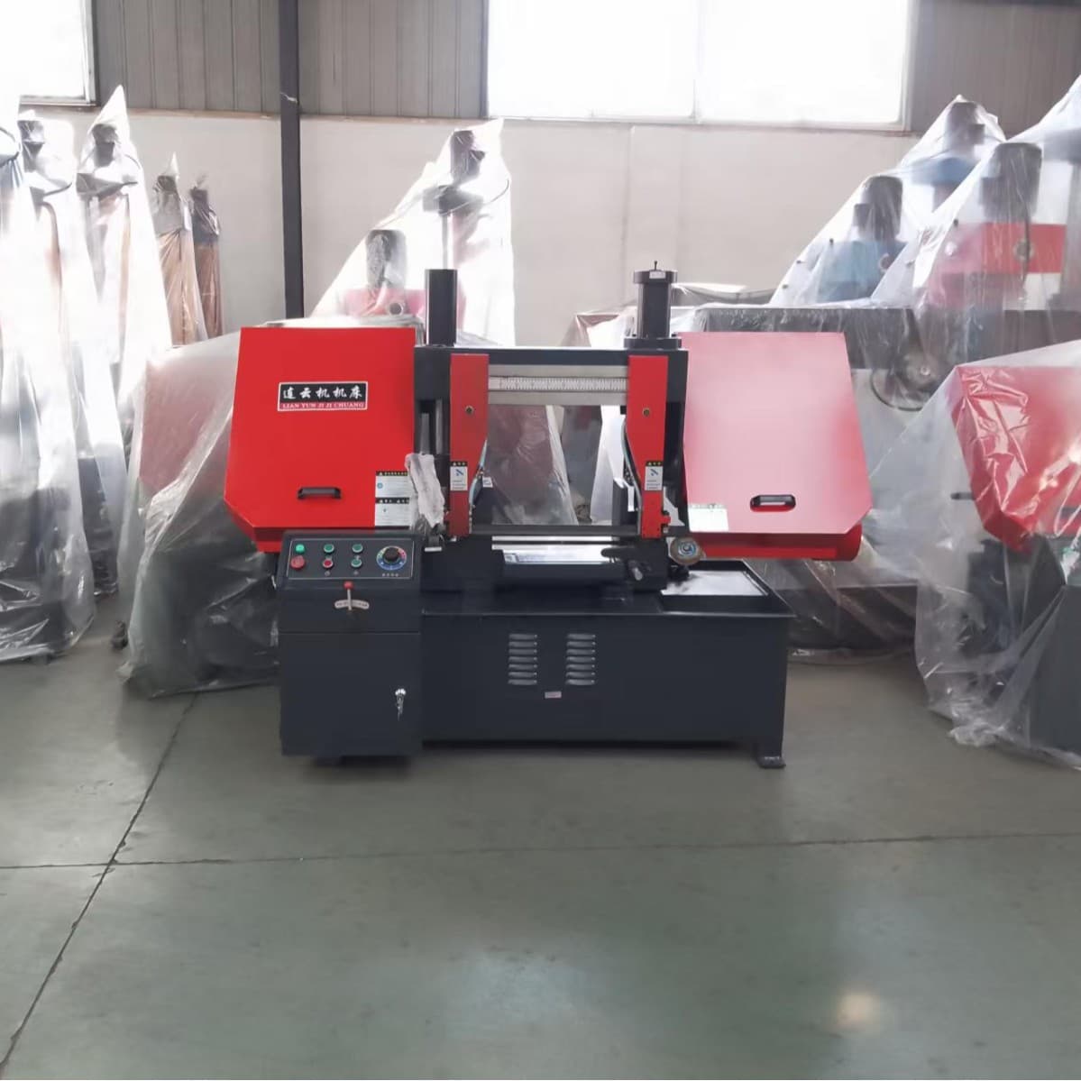 GB4235 sawing machine red hydraulic GB4235 sawing machine mechanical horizontal sawing machine factory supply metal band sawing machine