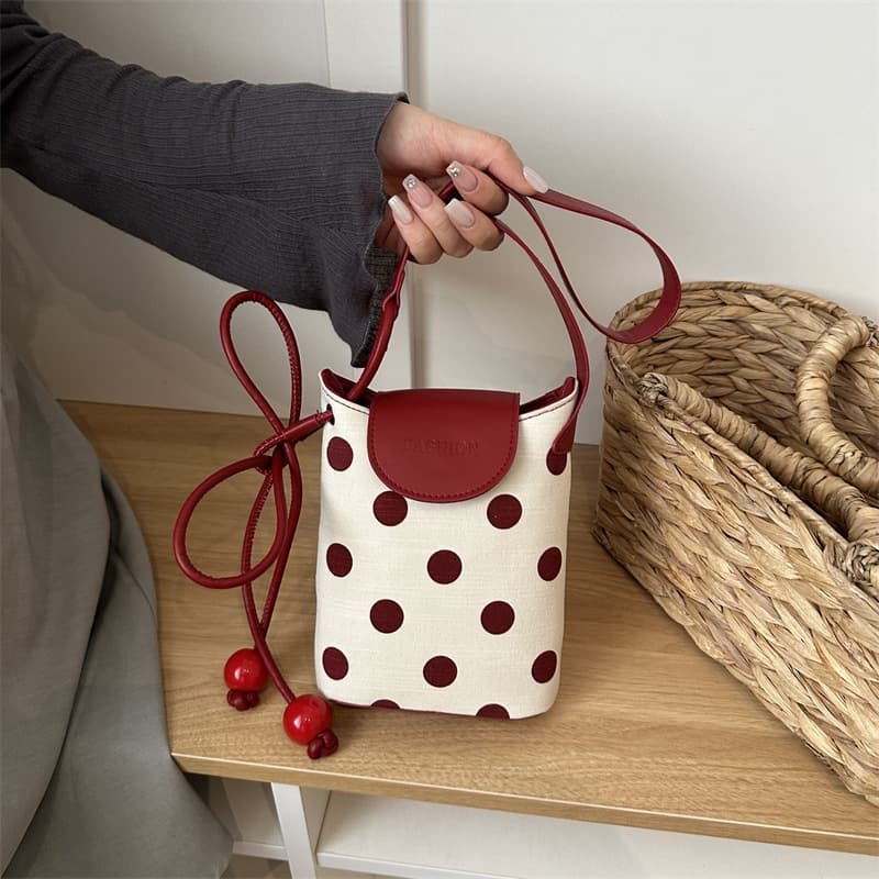 2026 summer new style small fresh armpit bag polka dot design splicing shoulder bag personalized work commuting bucket bag