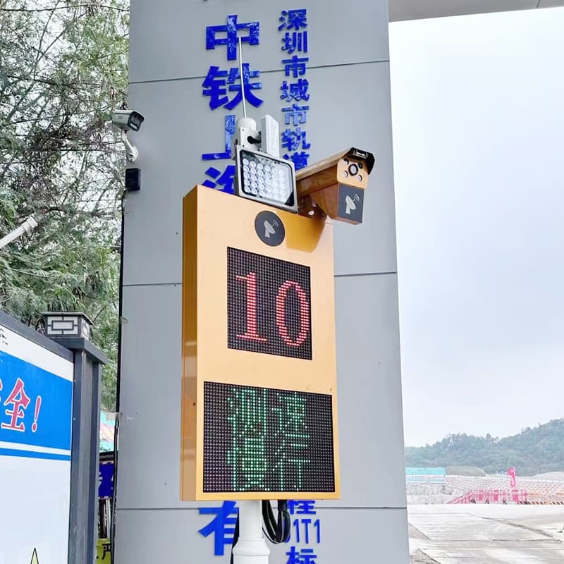 Integrated traffic speed capture system with overspeed push notifications, interval feedback, solar display, and mobile 4G radar