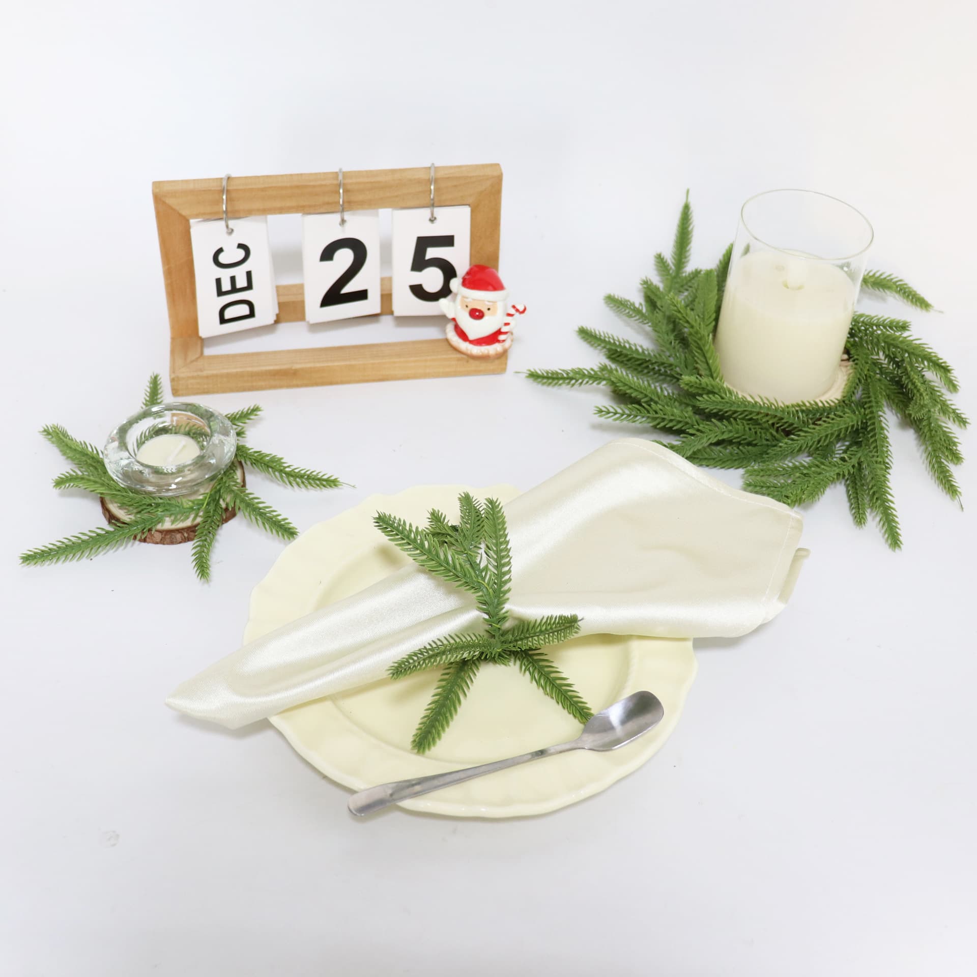 New Christmas wreath Amazon cross-border wine bottle decoration Norfolk pine PE soft rubber pine needle napkin ring candlestick ring