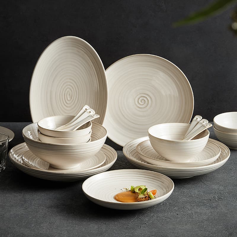 High-end, minimalist, modern, and luxurious tableware set for home use, perfect for moving into a new house. Japanese style, 2023 new style.