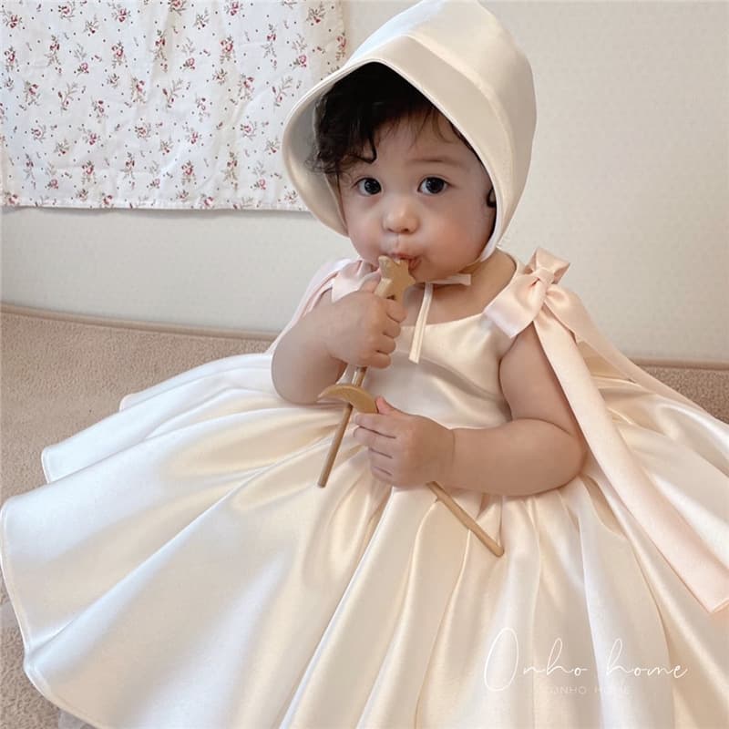 Children's princess dress Korean style baby girl's one-year-old dress white satin tutu skirt princess dress for small and medium-sized children