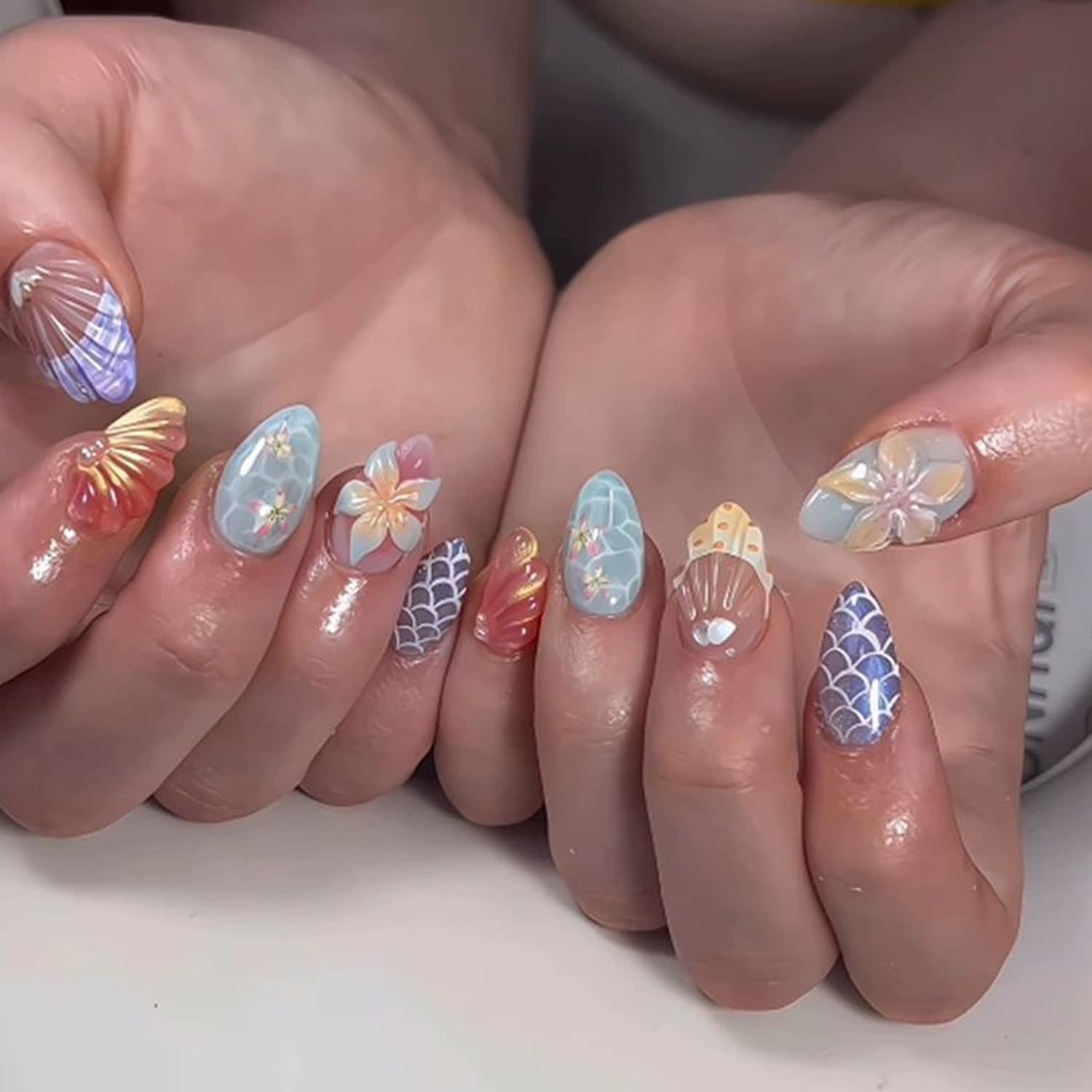 30 pieces of cross-border gilt cat eye wearable nails, short style, exquisite almond ins, sweet manicure, wearable nails in stock